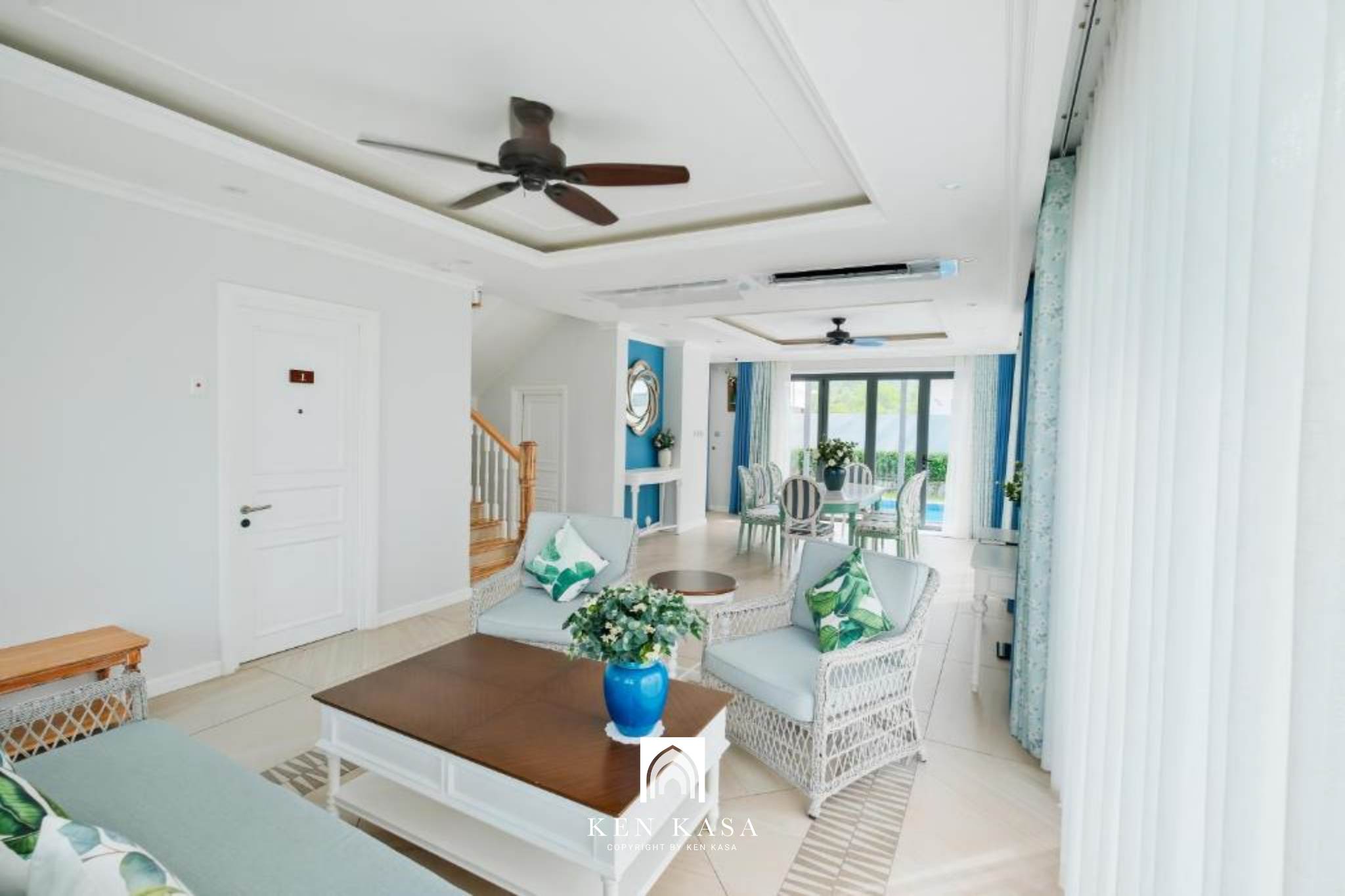 Ph&ograve;ng kh&aacute;ch của biệt thự 3 ph&ograve;ng ngủ